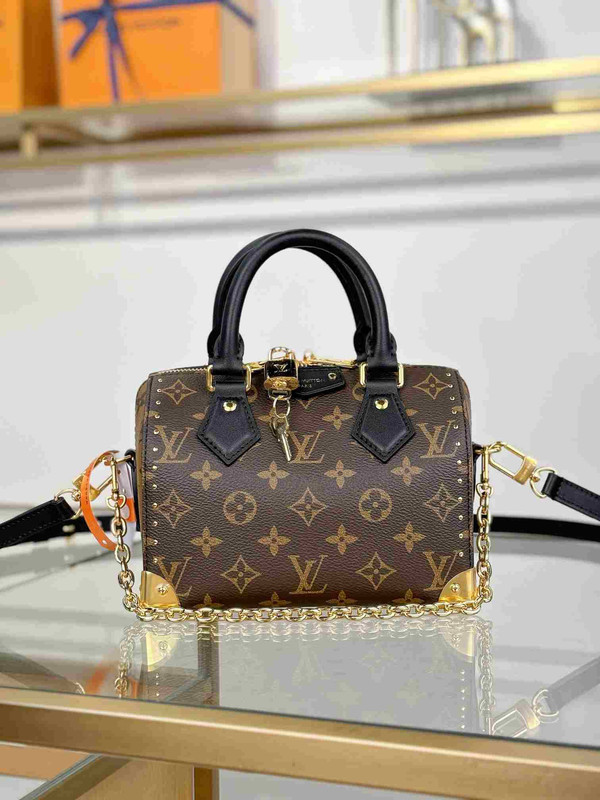 LOUIS VUITTON ショルダーバッグ LOUIS VUITTON SpeedyTrunk 20 Detachable Adjustable Shoulder Strap