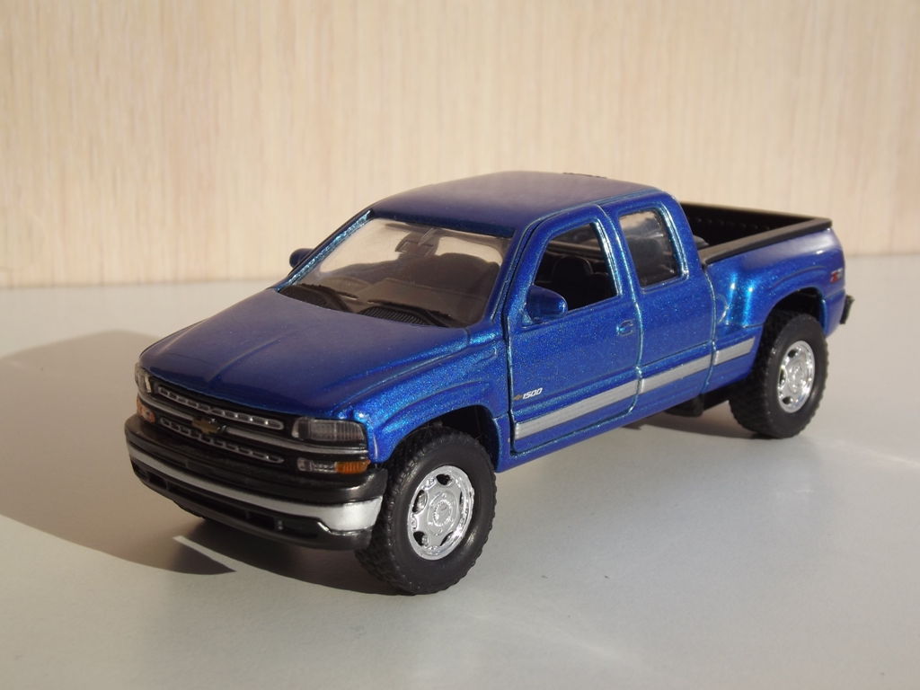 Chevrolet Silverado - 1