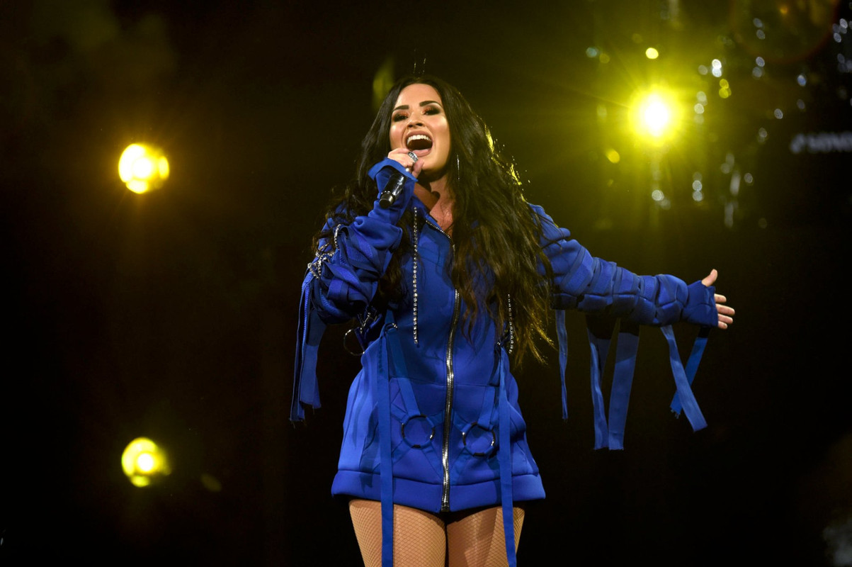 Demi-Lovato-11