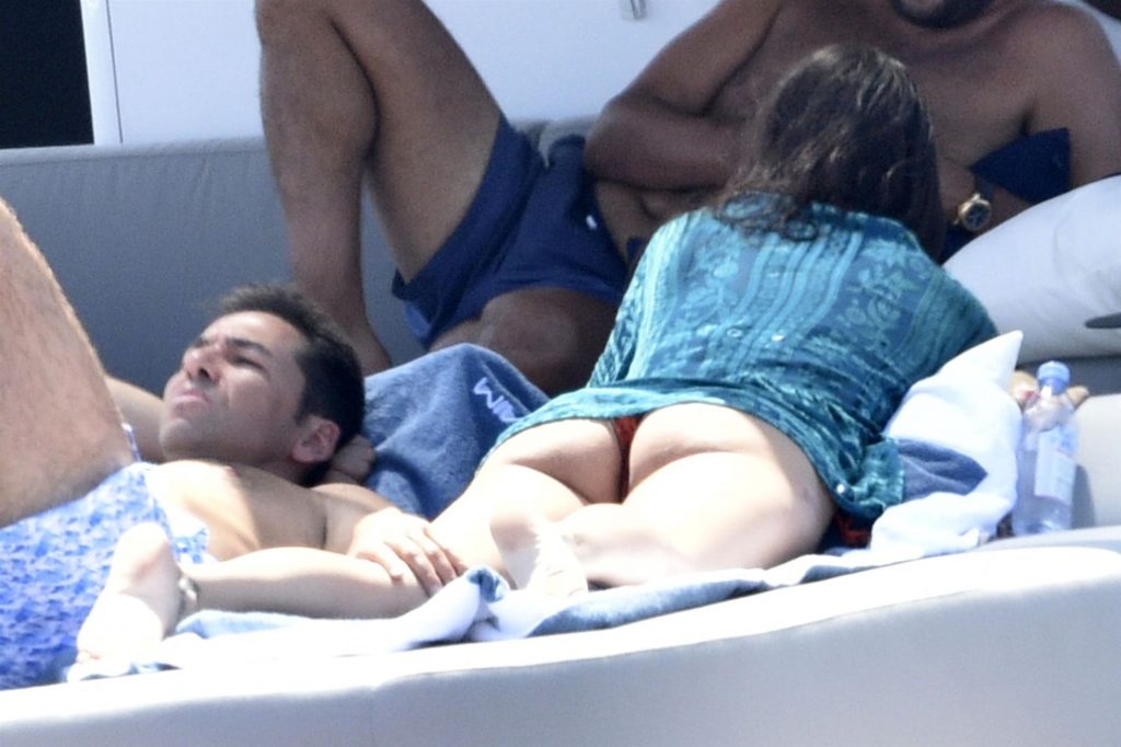 Adriana-Lima-Sexy-The-Fappening-Blog-com-32-1024x