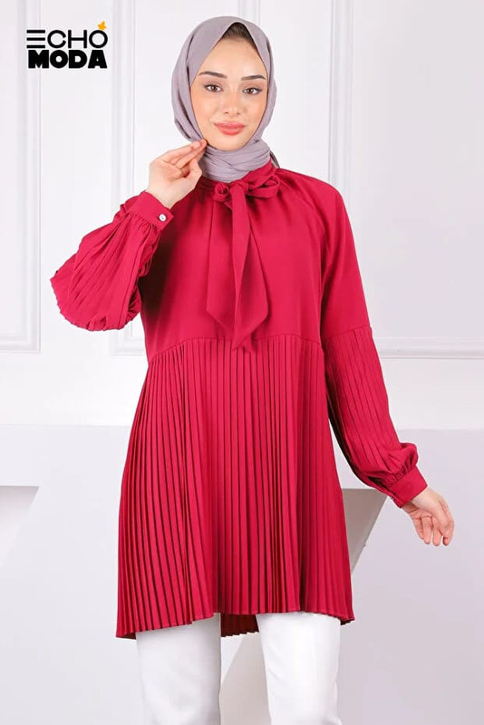 تونيكات طويلة بالبنطلون: إطلالة محتشمة بلمسة راقية تونيكات طويلة بالبنطلون: إطلالة محتشمة بلمسة راقية