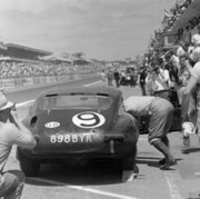 24 HEURES DU MANS YEAR BY YEAR PART ONE 1923-1969 - Page 55 62lm09-Jag-ELight-Peter-Sargent-Peter-Lumsden-20