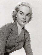 Shirley-Eaton-a01