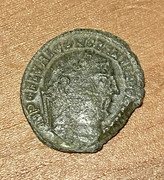 Nummus a nombre de Constantino I. IOVI CONSERVATORI. Cycico IMG-2450