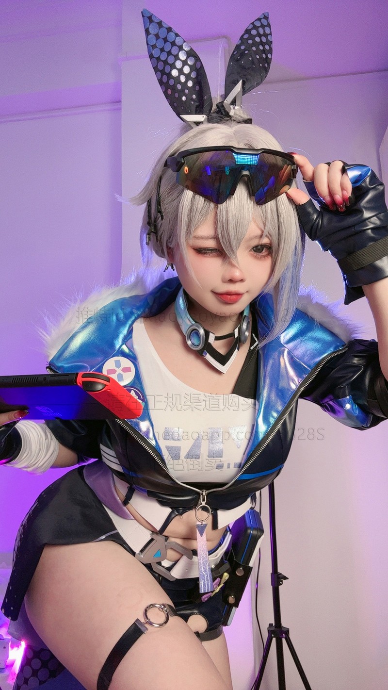小瑶幺幺 银狼 自拍版 写真集【64P + 5V｜185MB】插图1