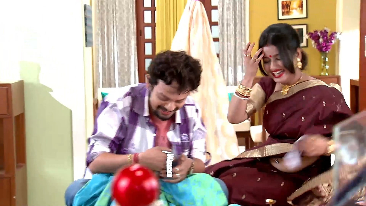 Bengali Serial actress Pierced sexy Navel in Saree.mkv_snapshot_00.14.841