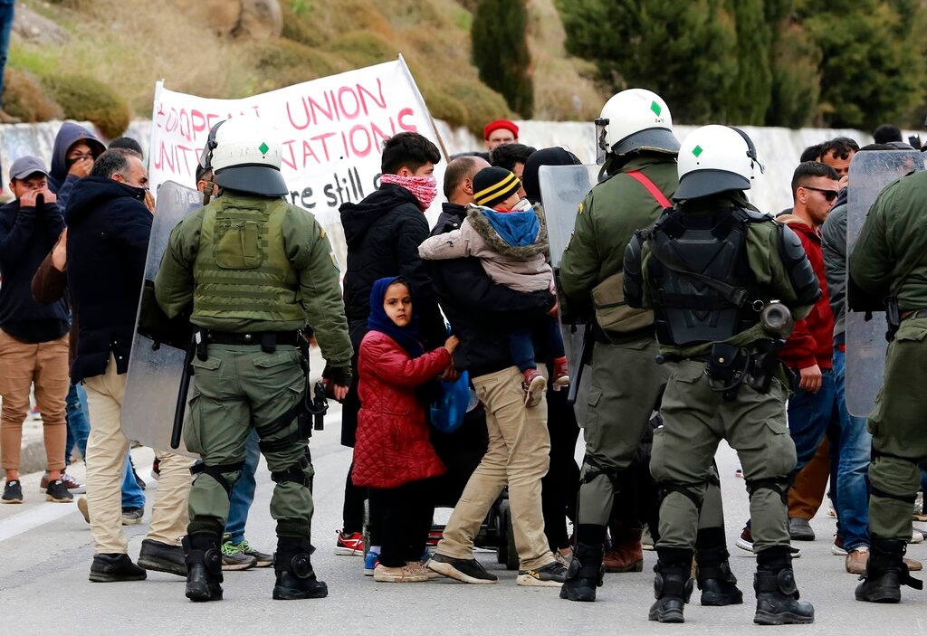 Localizan a 86 inmigrantes en el interior de un camión