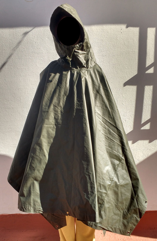Poncho-impermeable-8