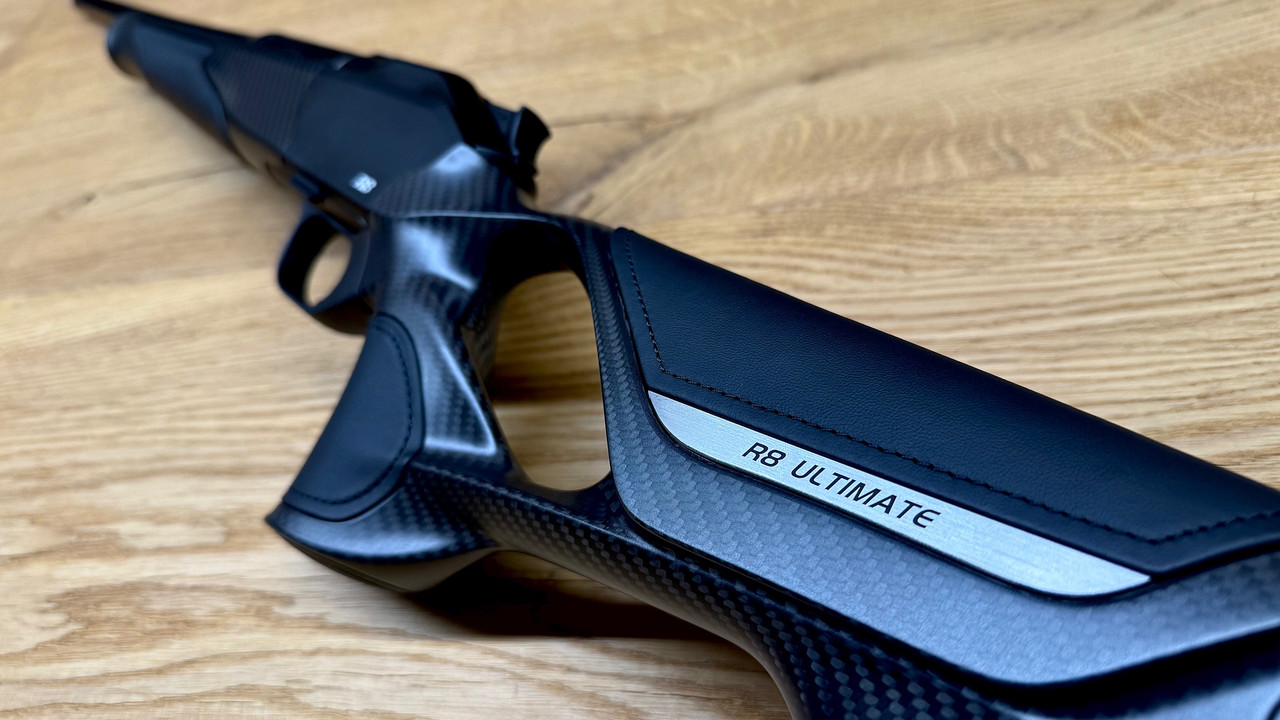 R8-Carbon-Leder-Komplettwaffe-7