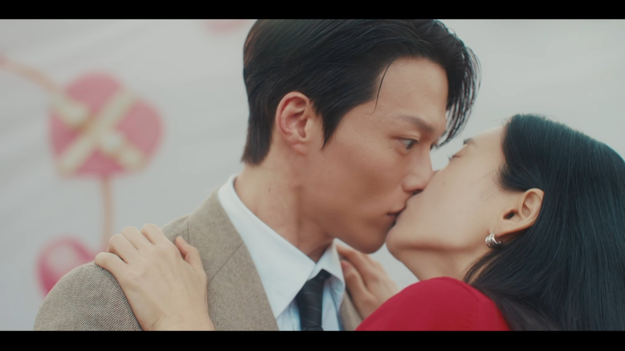 VS Netflix Dynamite Kiss E4His Black Card 52 09