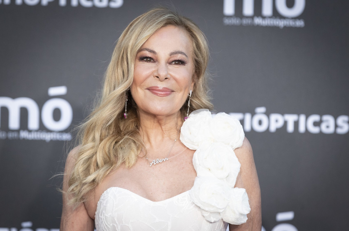 Ana Obregón muestra los bikinis ideales para mujeres con más de 60 años