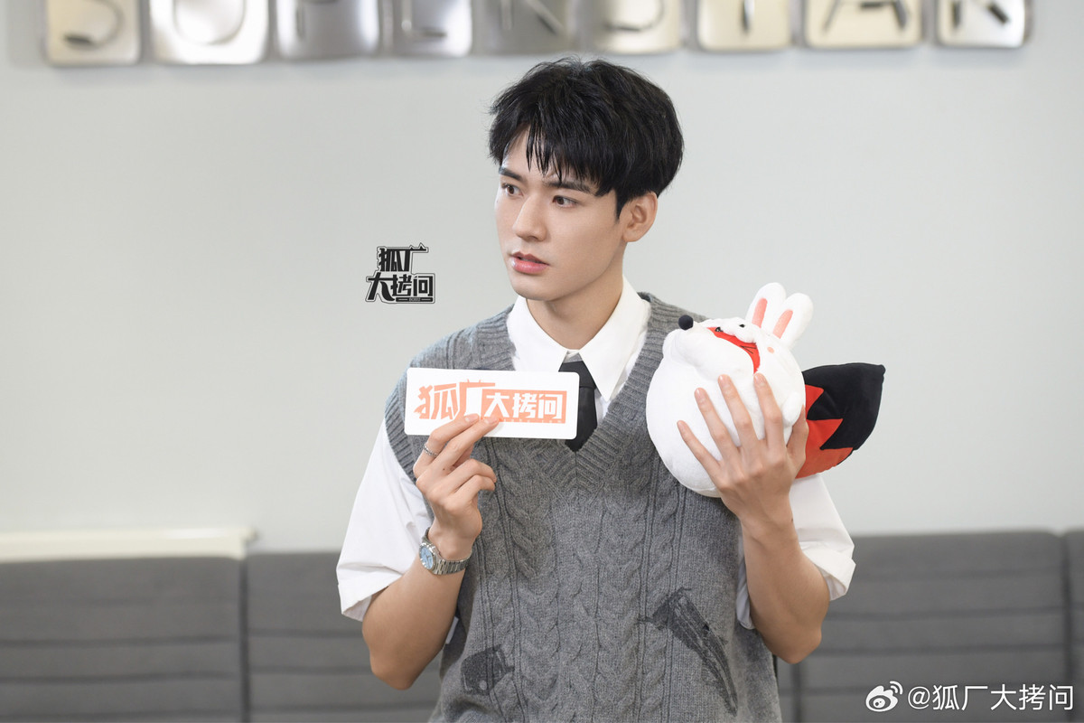 0077Ahqlly1hgcffrvknaj31hc0zkdqs