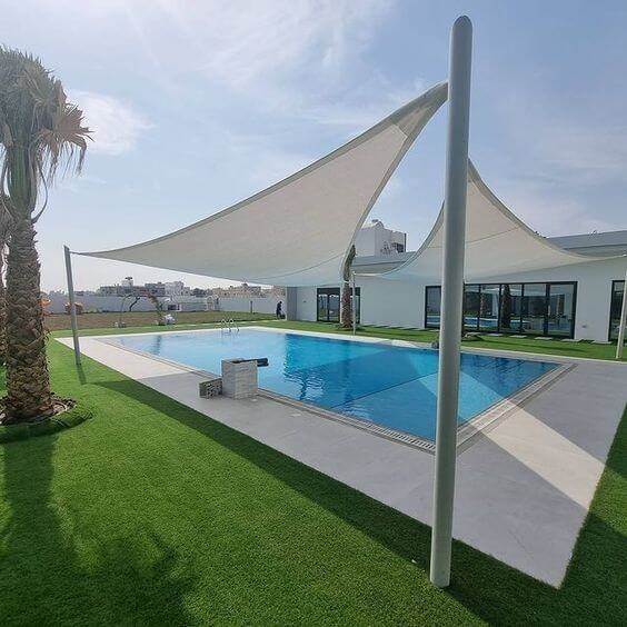 مظلات متحركة وثابتة في الأحساء