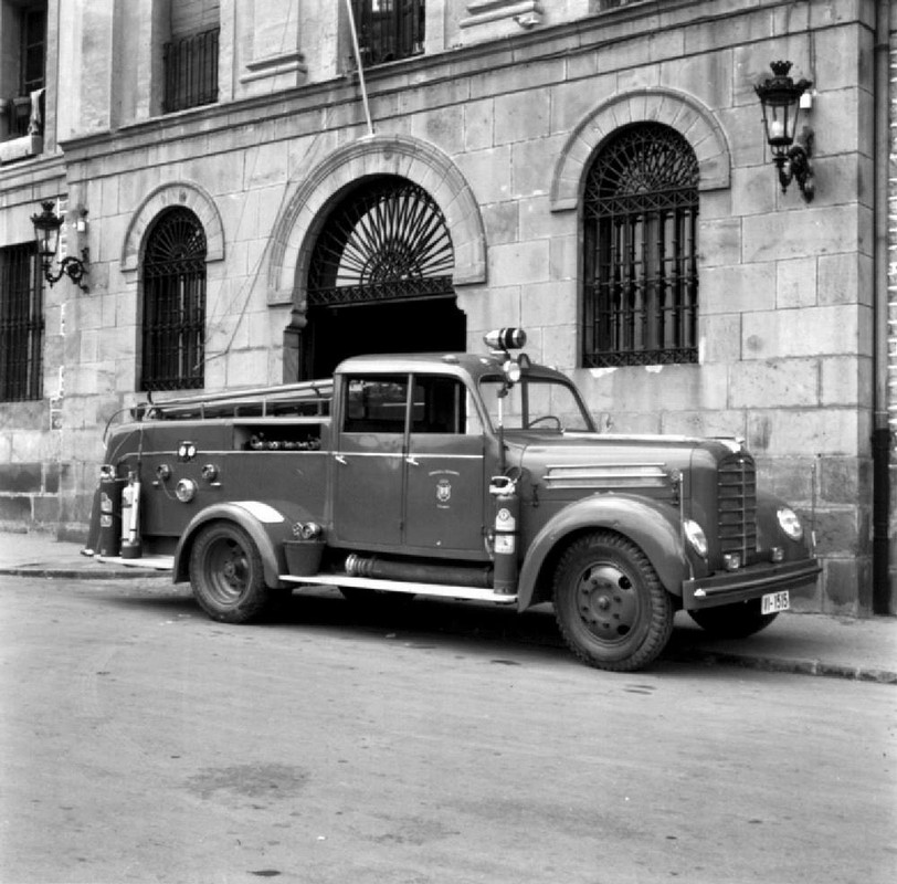 Parque de Bomberos en la explanada de San Vicente. Schommer 1964 5