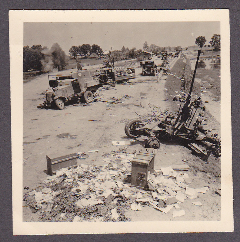 Foto 2.WK.zerstörte Fahrzeuge