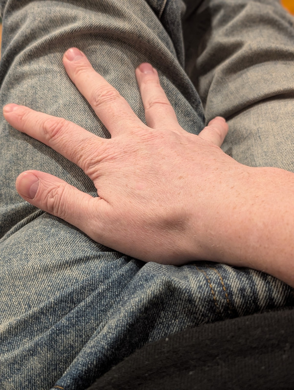 PXL 20251212 184923823 PORTRAIT