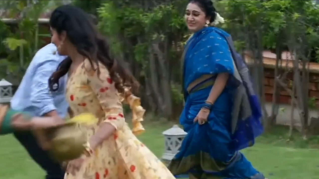 nithya das navel slip in blue saree.mkv_snapshot_00.02.174