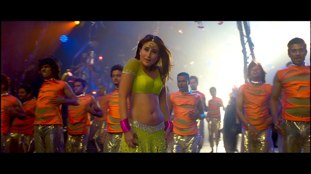 [Image: Kareena-Kapoor-Hot-Halkat-Jawani-From-He...-46-08.jpg]