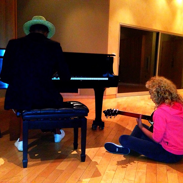 Tori-Kelly-Pharrell-sdfdsf-dfsd