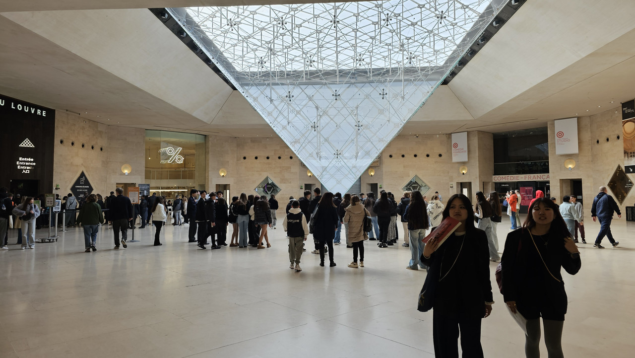 金字塔下面是另外一座金字塔