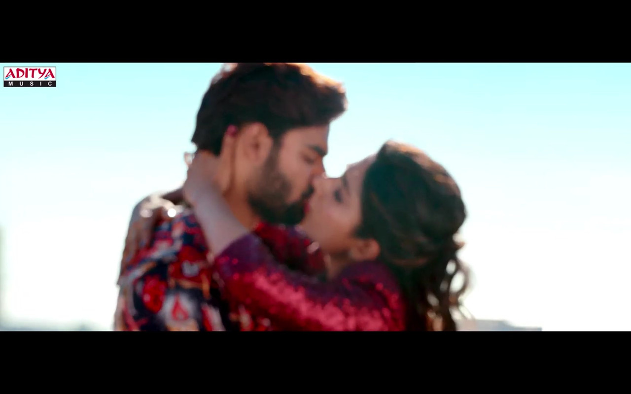 [Image: Anagha-HOT-lip-lock-REFT-33.jpg]