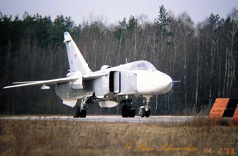 11 ORAP Su-24MR 28 White_0615314_14.02.93