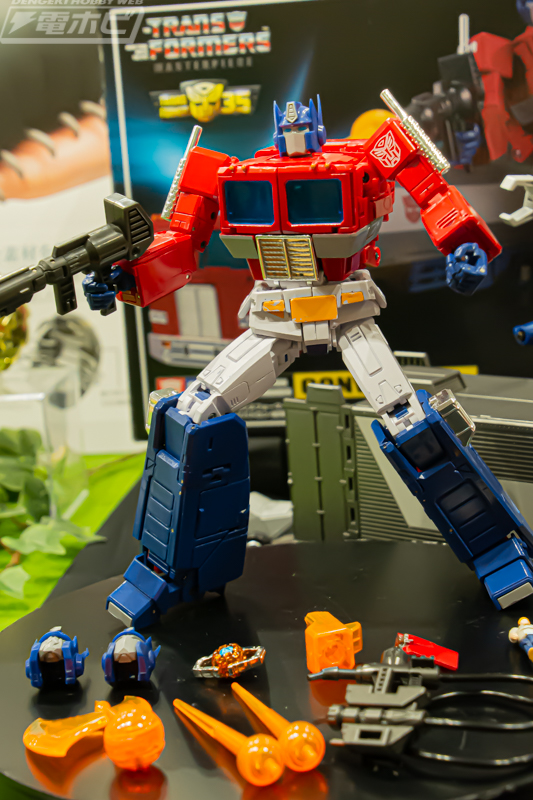 Masterpiece-MP-44-Convoy-Optimus-Prime-V3-03