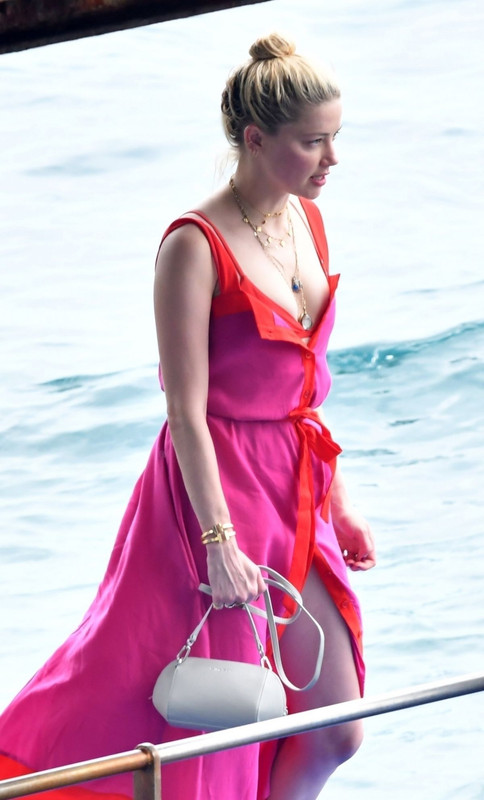 amber-heard-in-bikini-at-a-yacht-on-amalfi-coast-07-27-2019-7
