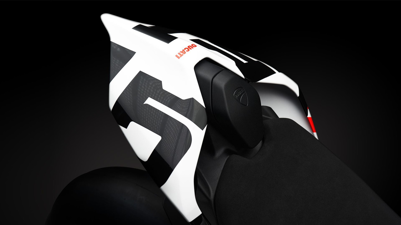 FF0796D0-2B25-45DB-95B8-7FE5A958E968