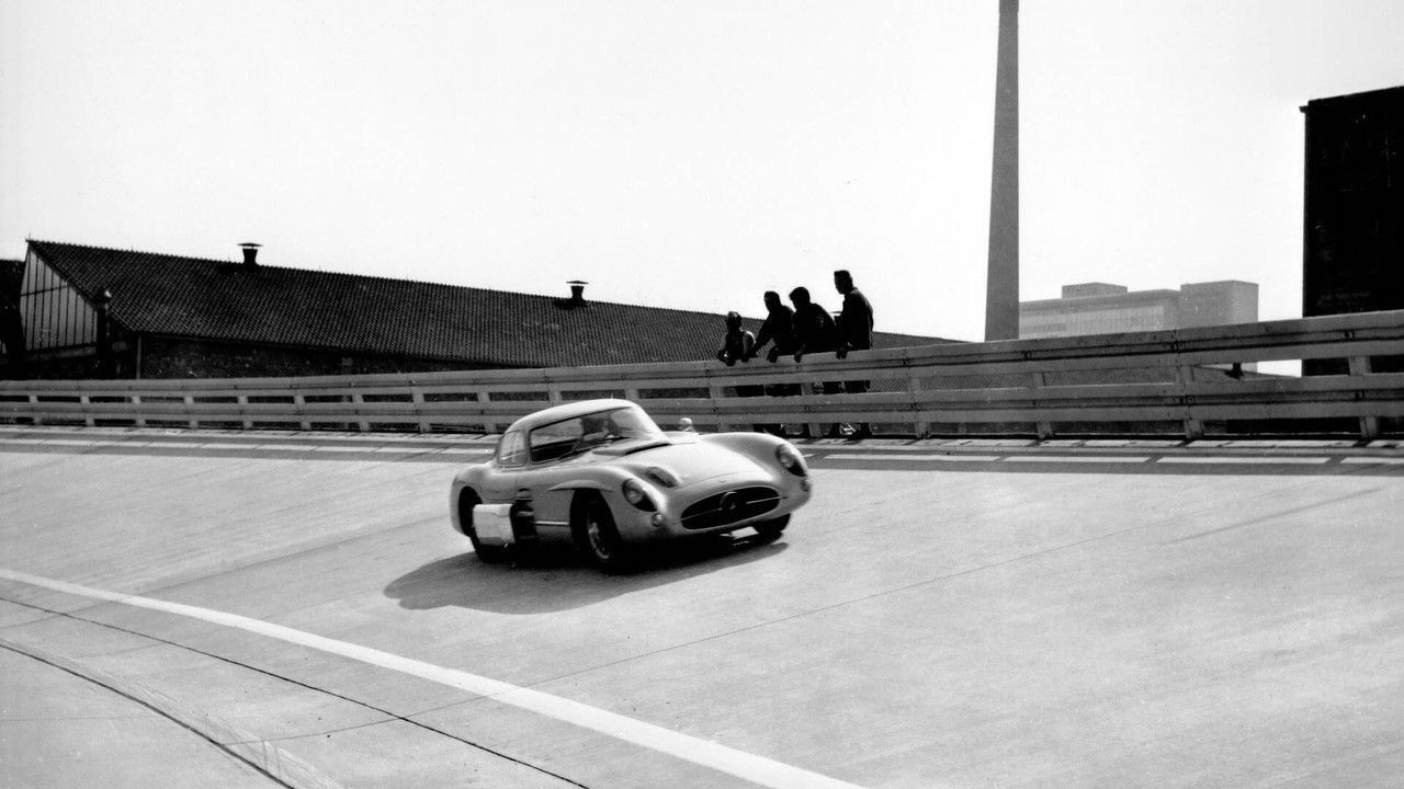 1955-mercedes-300-slr-uhlenhaut-coupe-3.