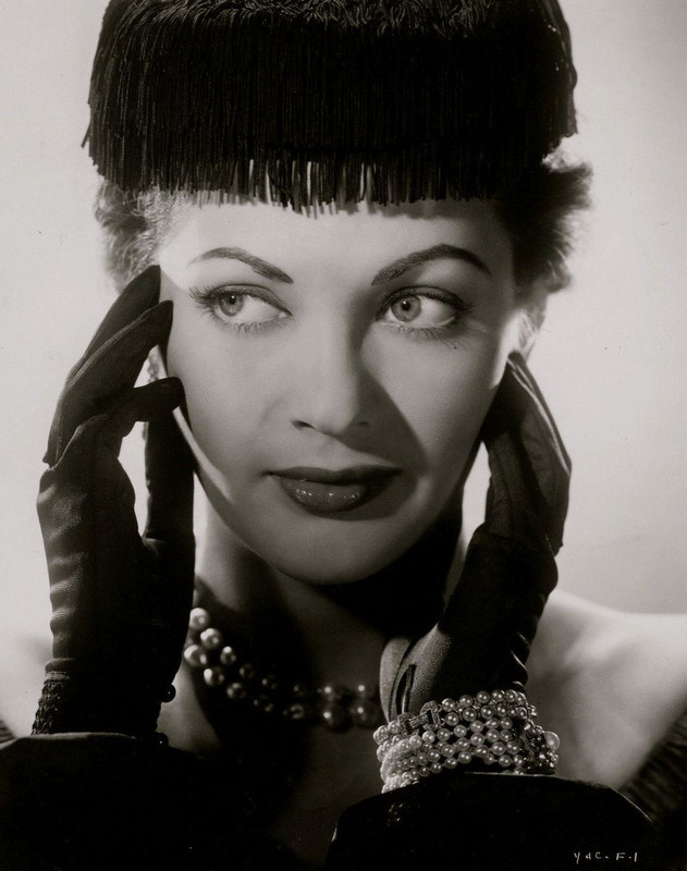 Yvonne_De_Carlo_c86