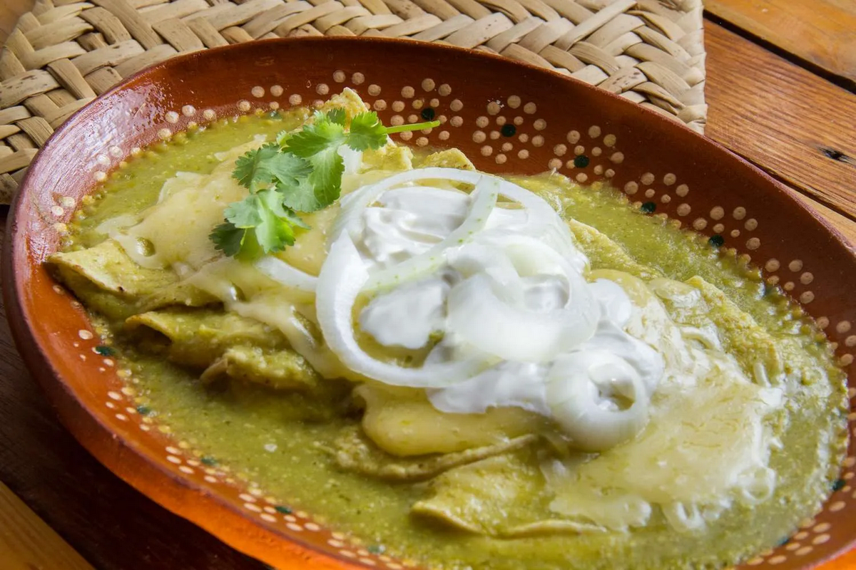 ¿Cómo hacer la salsa verde para las enchiladas suizas?