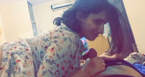 Horny Girl Giving Blowjob To Her Boyfriend With Hindi Audio