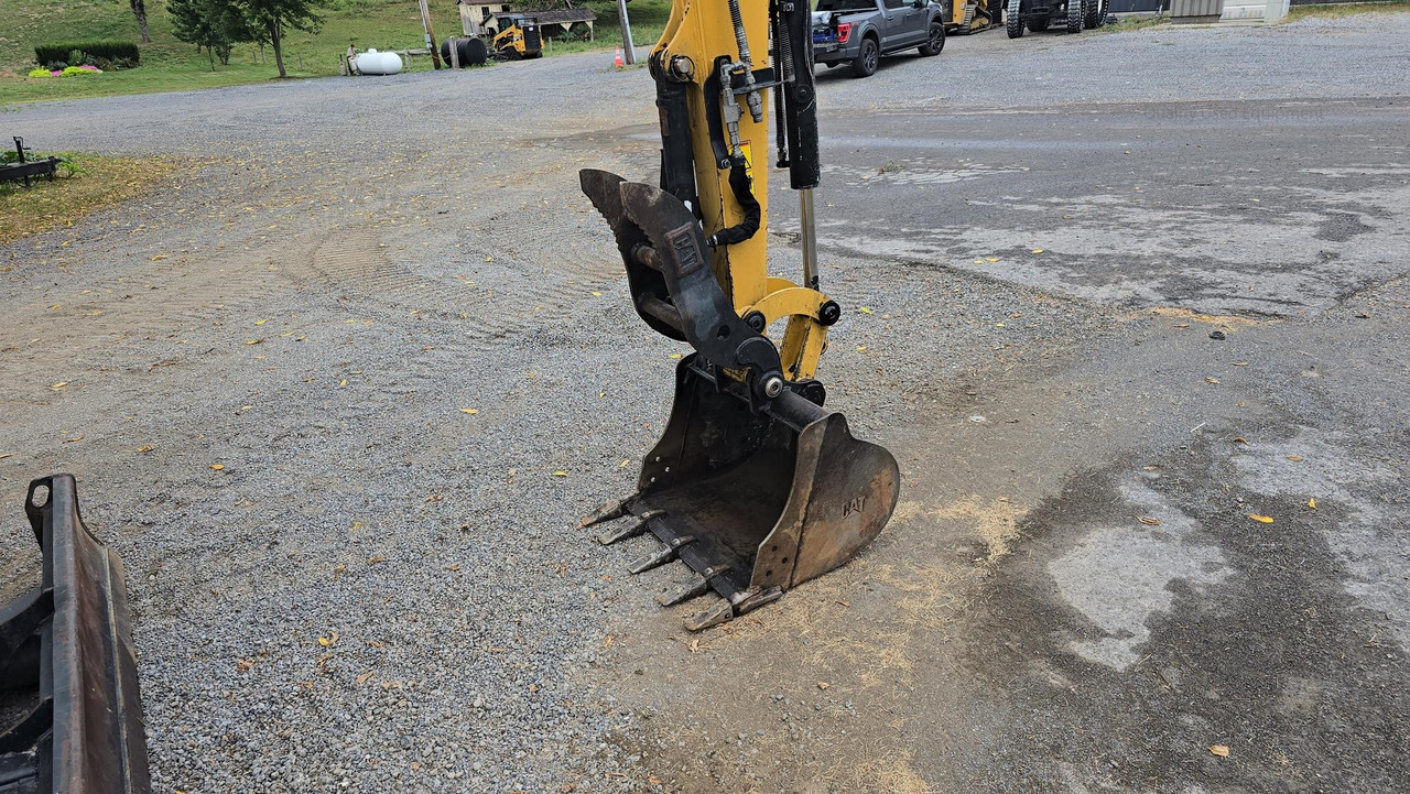 Vehicle thumbnail 24