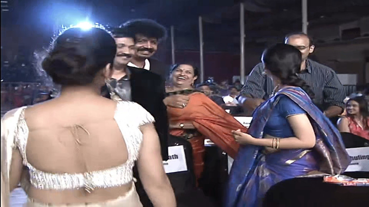 Kousalya nandini Sexy Big Navel.mkv_snapshot_00.01.533