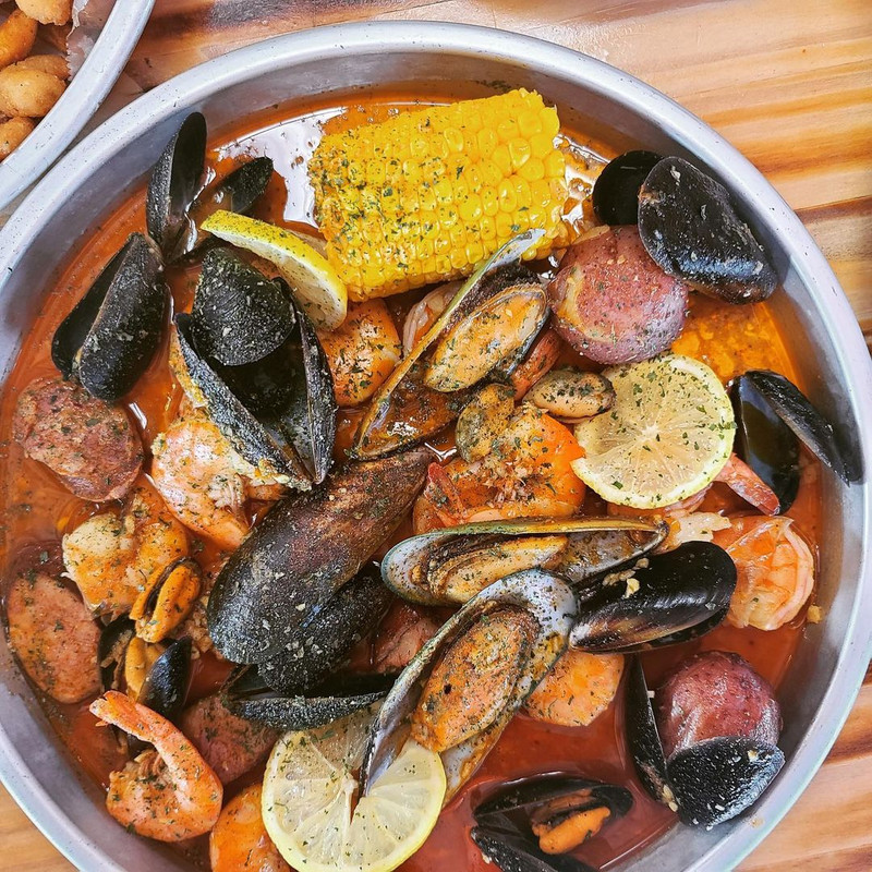 Ilustrasi kuliner seafood di restoran Red Hook Seafood