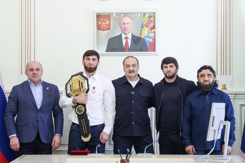 Брендън Шауб за Магомед Анкалаев: Гледат го само майка му и чичо му