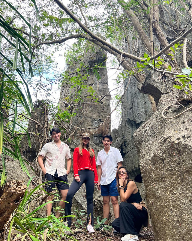 Potret seru Luna Maya dan sahabat liburan ke Maros, Sulawesi Selatan, untuk menjelajah destinasi alam dengan lanskap eksotis.