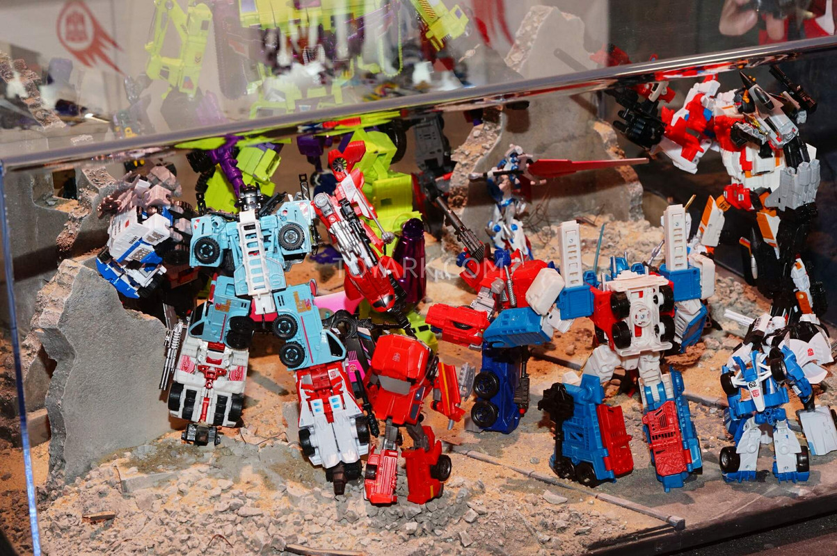 SDCC2015-Hasbro-Transformers-Combiner-Wars-061