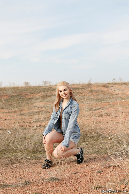 MarvelCharm_Rebecca-Denim-Peek-003