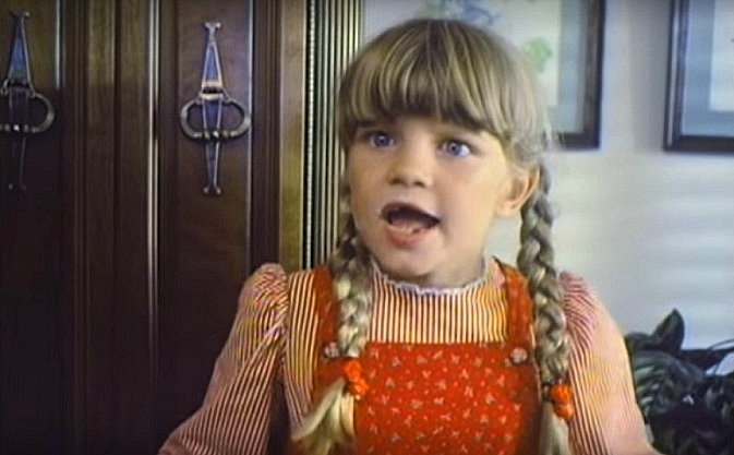 MONSTER-IN-CLOSET-FERGIE-1-A-FOTOR.jpg