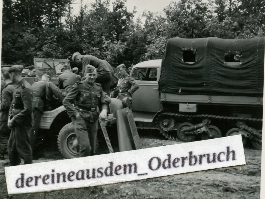 C14 Foto KFZ Depot Sachsenhausen Oranienburg Fahrschule Opel Halbkette Maultier (1)