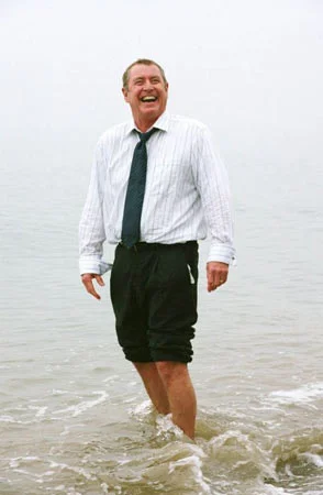 https://i.postimg.cc/WbhjZtCR/John-Nettles-2-3.webp