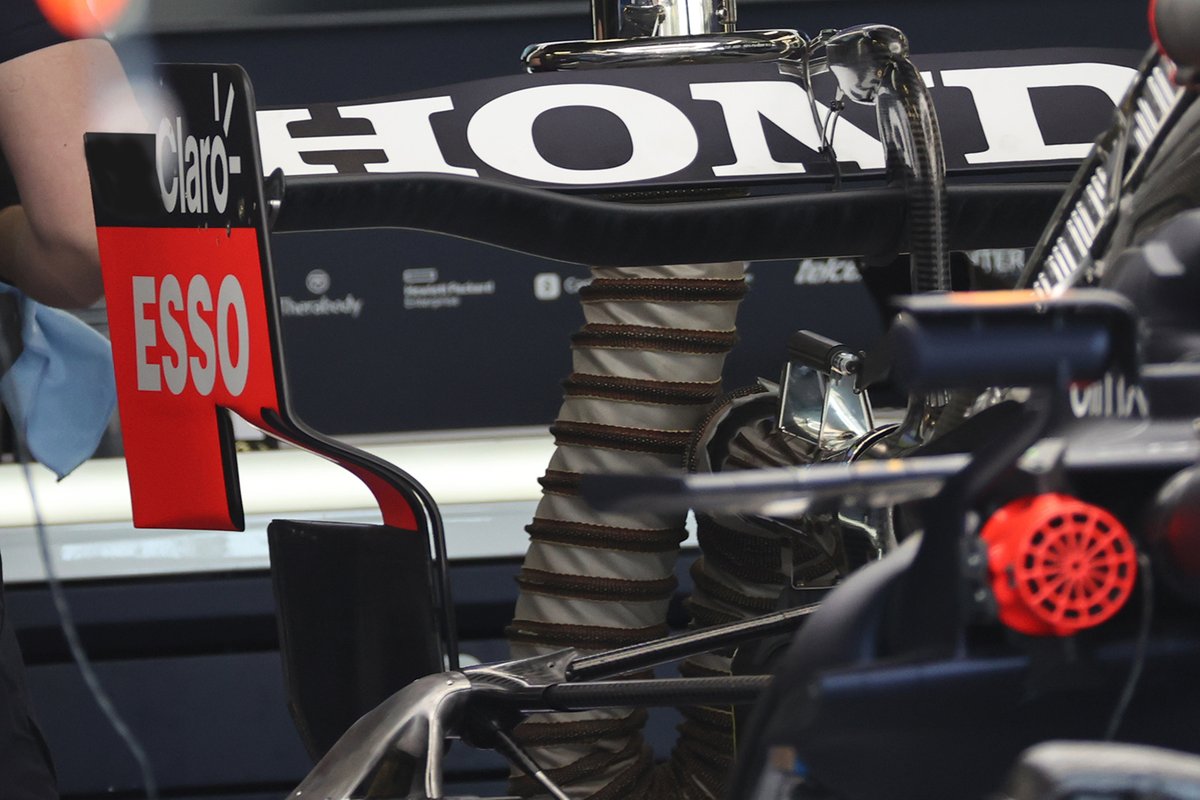 red-bull-racing-rb16b-rear-win-1 (1)