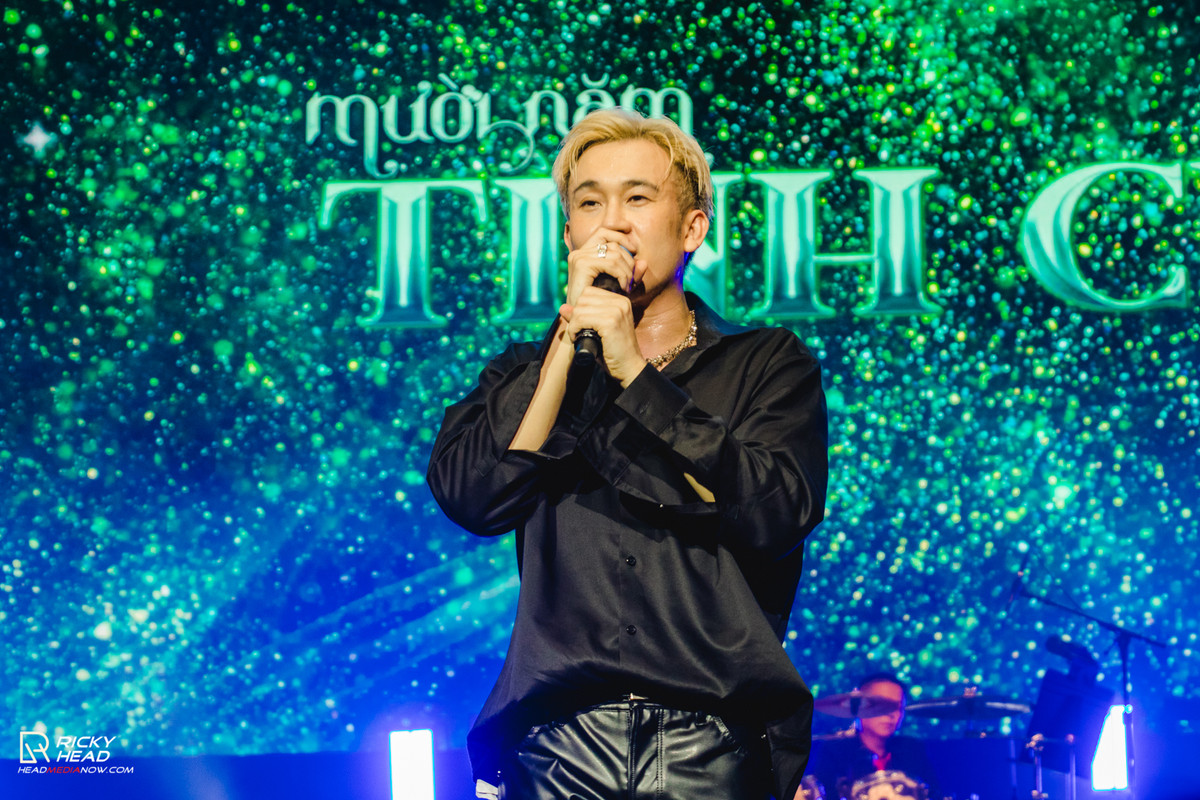 Singer Dương Triệu Vũ -photo by Ricky Head