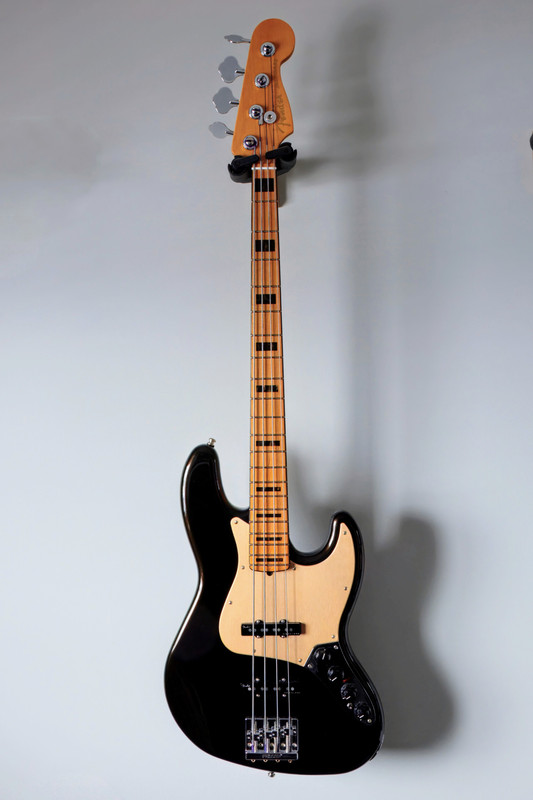 16 Fender Jazz Bass Ultra I