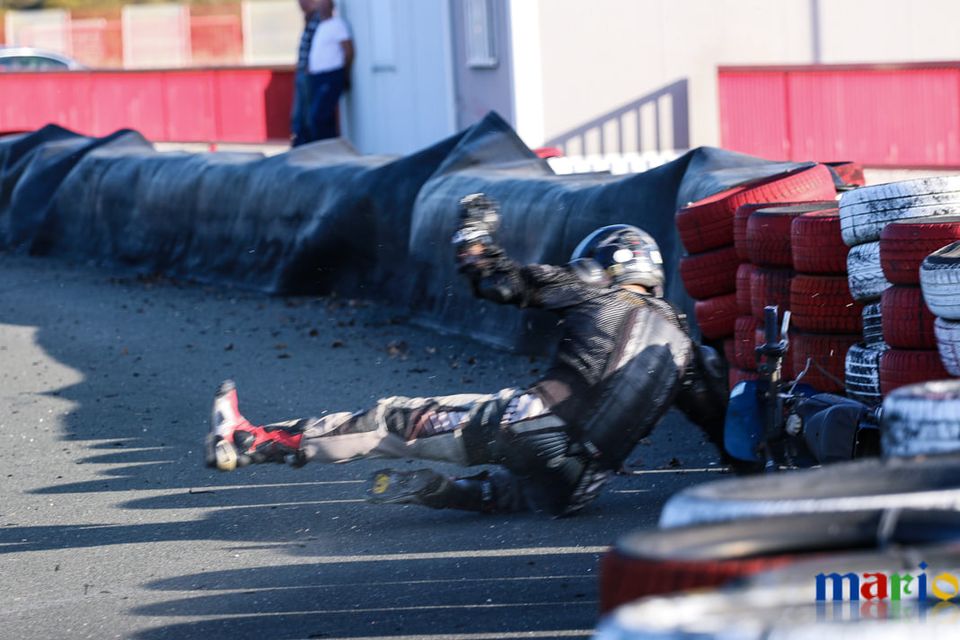 Šoferska je tuga pregolema pukla guma a motora nema