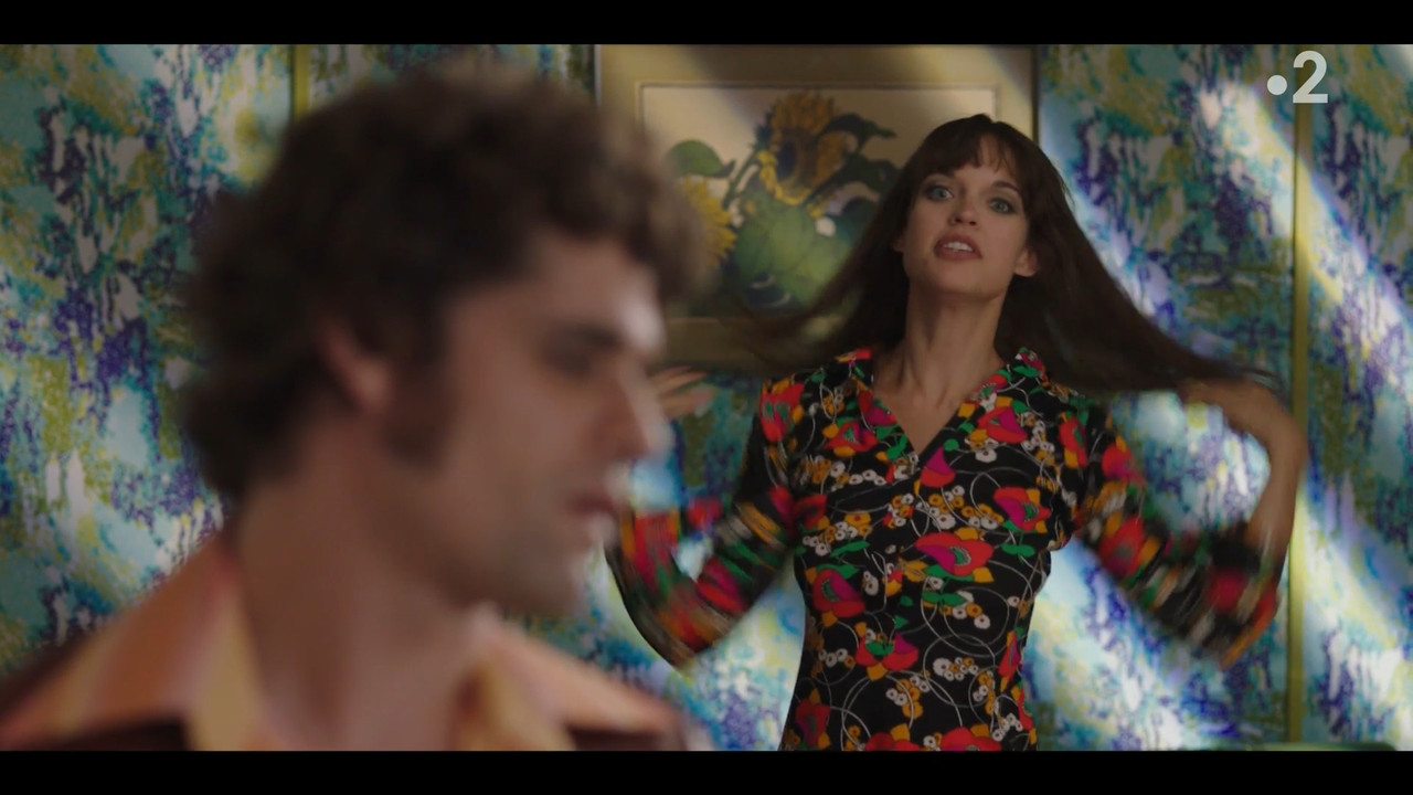2022-05-13_21_10_Fr2_Les-petits-meurtres-d-Agatha-Christie-70-s_3x2_La-chambre-noire.mp4_snapshot_17