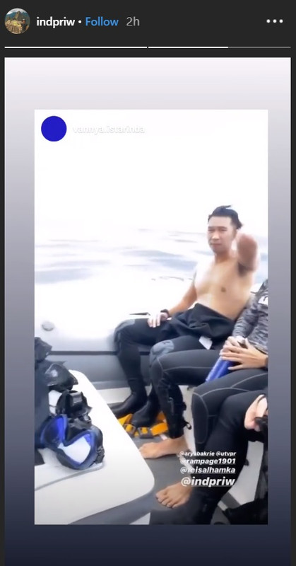 Nikita Willy dan teman-temannya saat di Pulau Banda