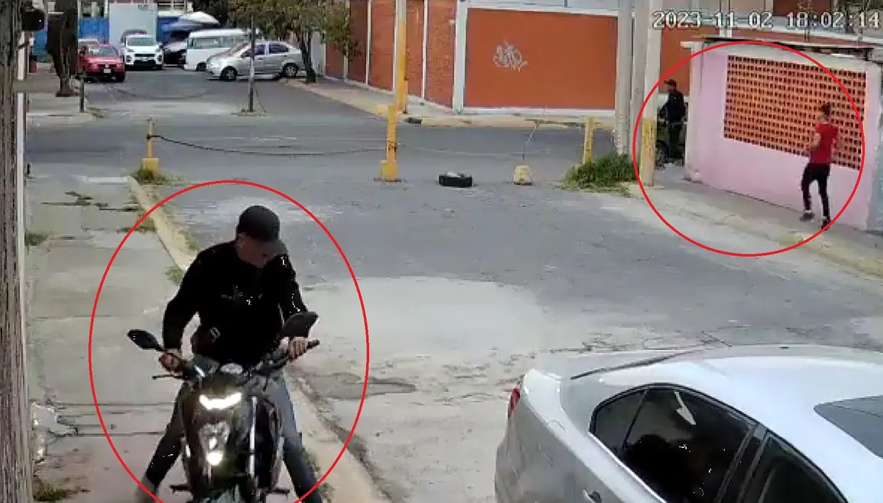 Caen dos ladrones de autopartes en Ecatepec: video muestra el robo de una moto